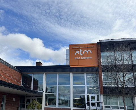 Le pavillon Joseph-Angers du Cégep de Jonquière qui abrite les locaux de l'École supérieure en Art et technologie des médias.