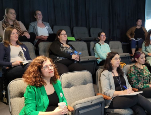 Des participants à la première rencontre Mémoire Vive, le 10 octobre 2023, à la bibliothèque du Cégep de Jonquière.