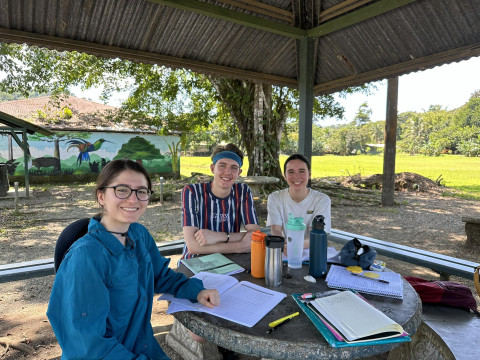 Des étudiants en Sciences humaines, profil Ouverture sur le monde, au Costa Rica.