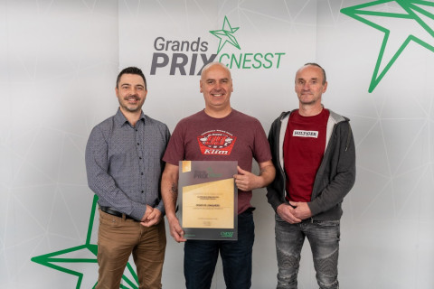 Le prix dans la catégorie « Innovation - Organismes publics » a été décerné au Cégep grâce à la création d'un dispositif de levage de tremplin.